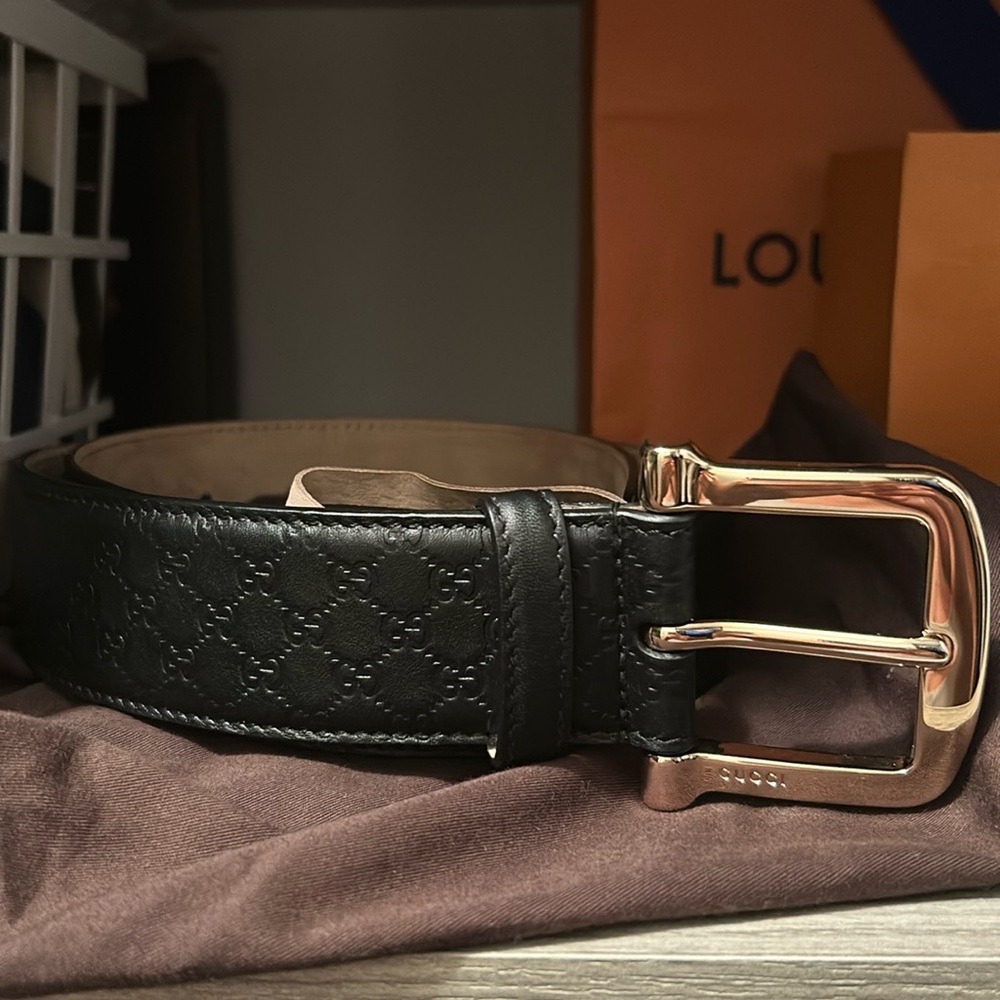 Black Leather Gucci Belt, Gucci Gs on belt